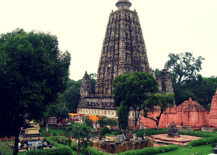 बोध गया में महाबोधि मंदिर परिसर